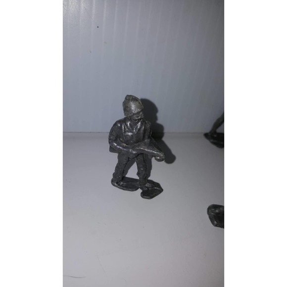 Lot of 7 Vintage Antique Cast Iron Army Men Figures Rare - Picture 4 of 6